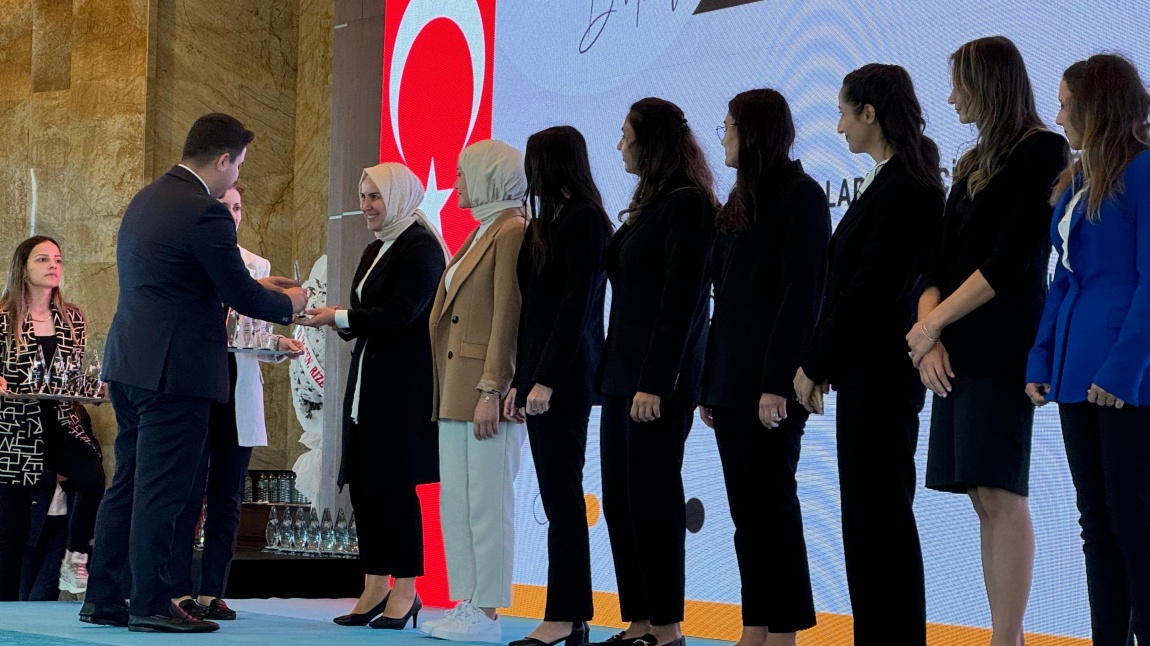 MEBİZ İZ BIRAKANLAR ÖDÜL TÖRENİ